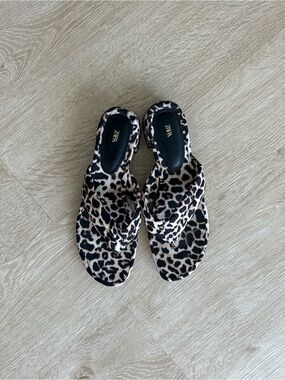 Zara Leopard Print Flip Sandals - Black & Beige
